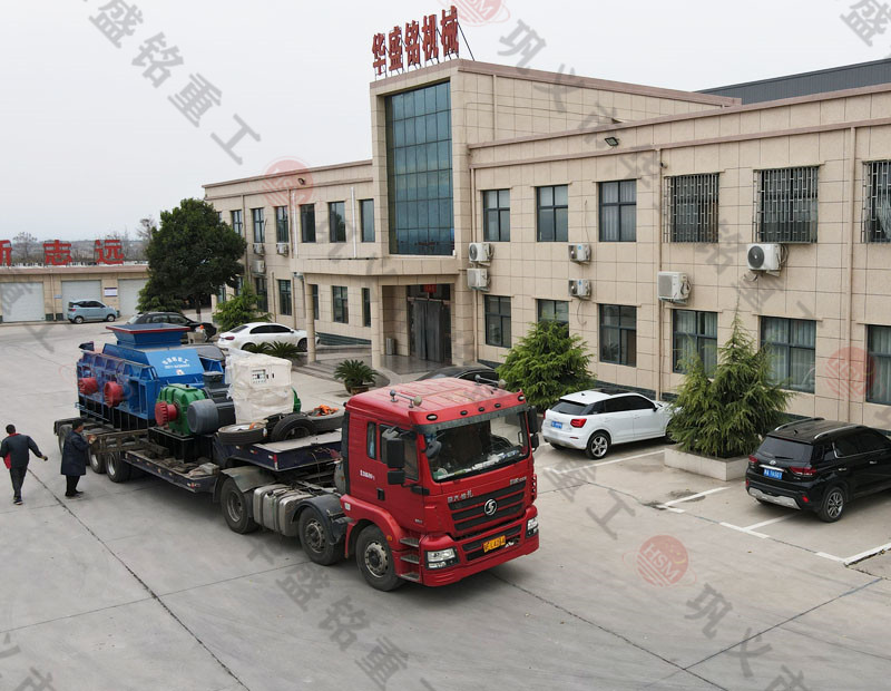 時(shí)產(chǎn)200噸對(duì)輥液壓制砂機(jī)，處理鵝卵石、石灰石的出砂效果怎么樣呢？