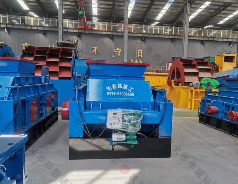 新一代液壓對輥制砂機(jī)硬巖制砂  出砂漂亮