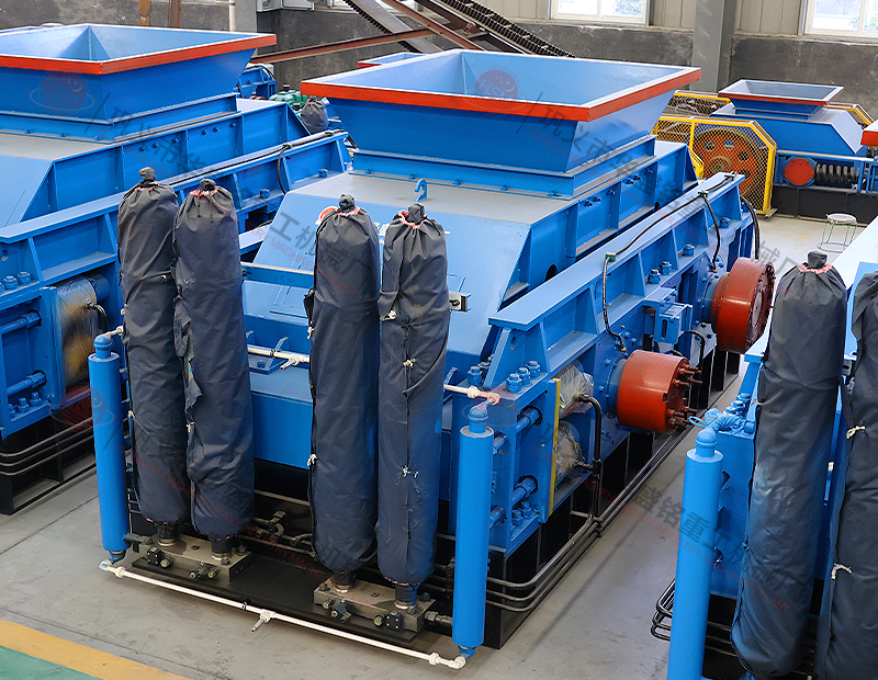 大型液壓對輥制砂機每小時出多少噸沙子？多少錢一臺？